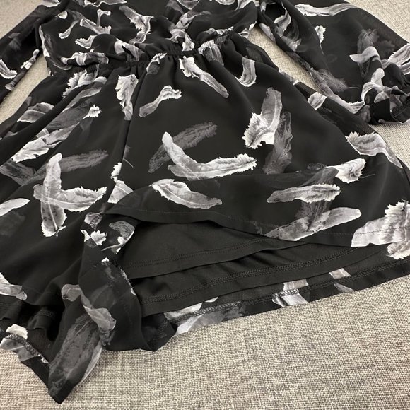 Express Romper Shorts Long Sleeve Feather Print Black & Gray Lined Lightweigt - Picture 5 of 12